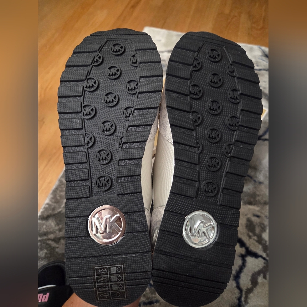 New Michael Kors Maddy Two-Tone Logo Trainer Size 6.5 - Picture 5 of 8